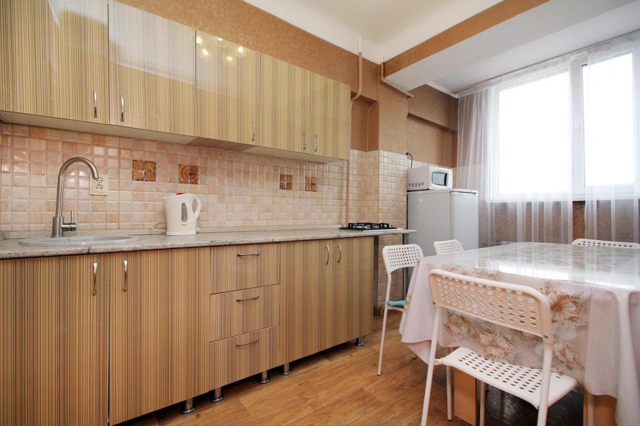 Spacious Central Apartment Almaty Eksteriør billede